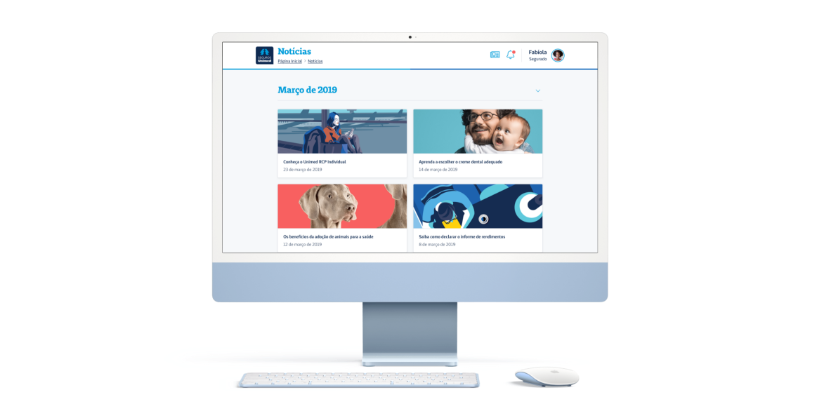 Imagem de um computador azul pastel em um fundo azul claro com a tela de notícias do Portal de Cliente da Seguros Unimed.